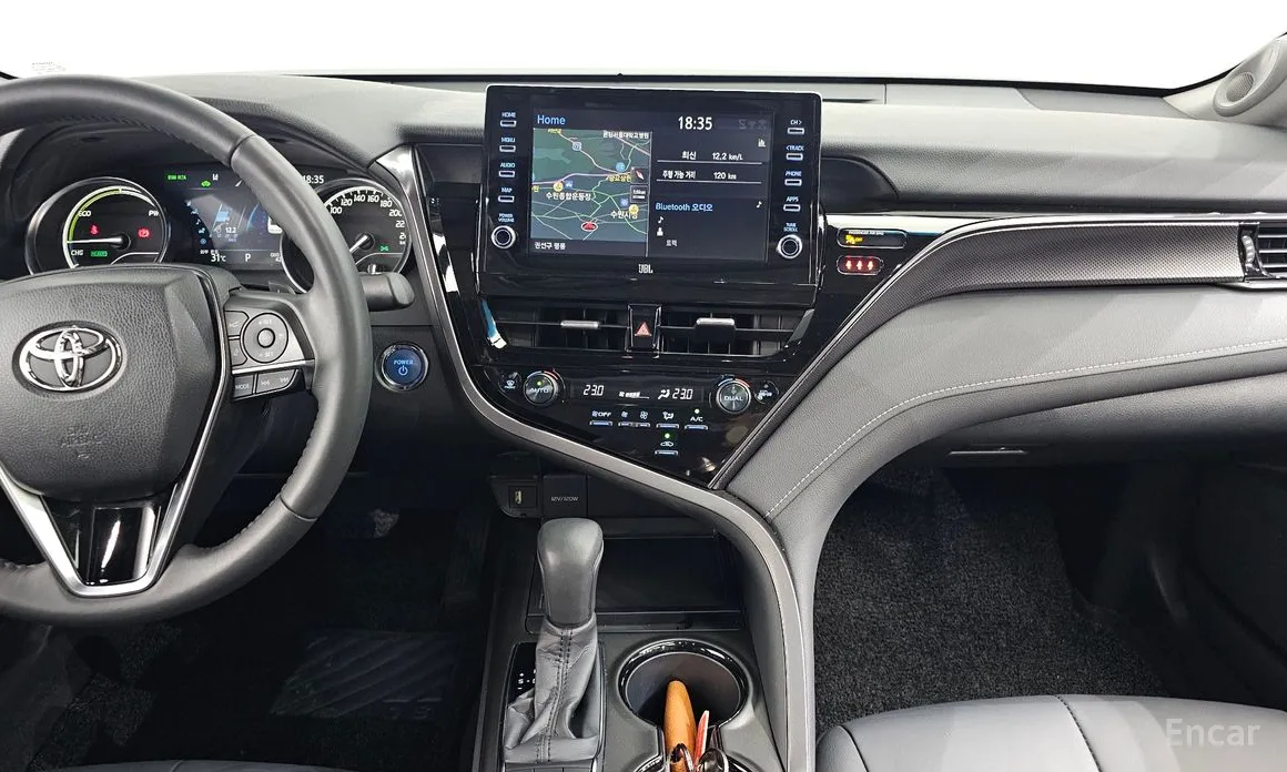 Фото 14 - Toyota Camry