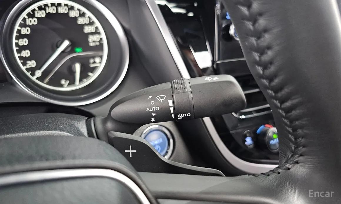 Фото 17 - Toyota Camry