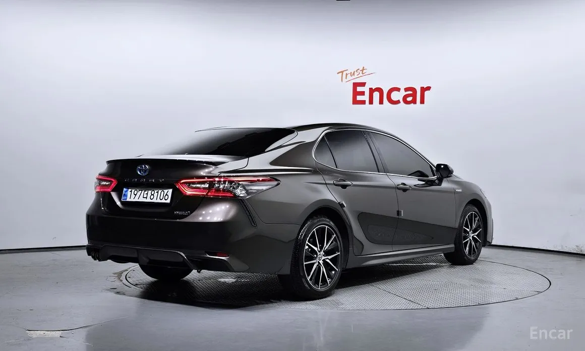 Фото 2 - Toyota Camry