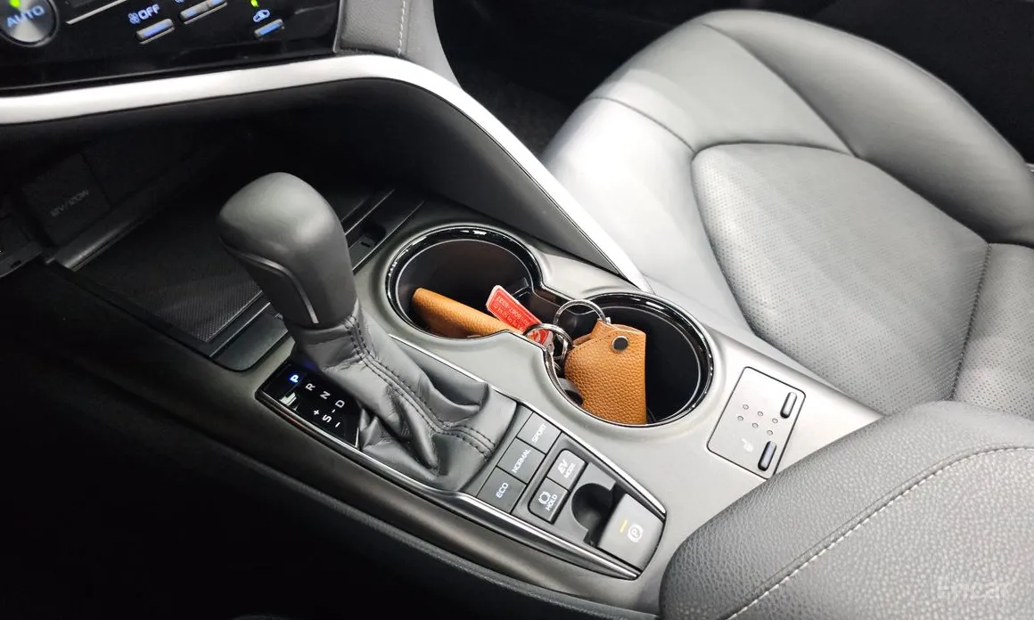 Фото 9 - Toyota Camry