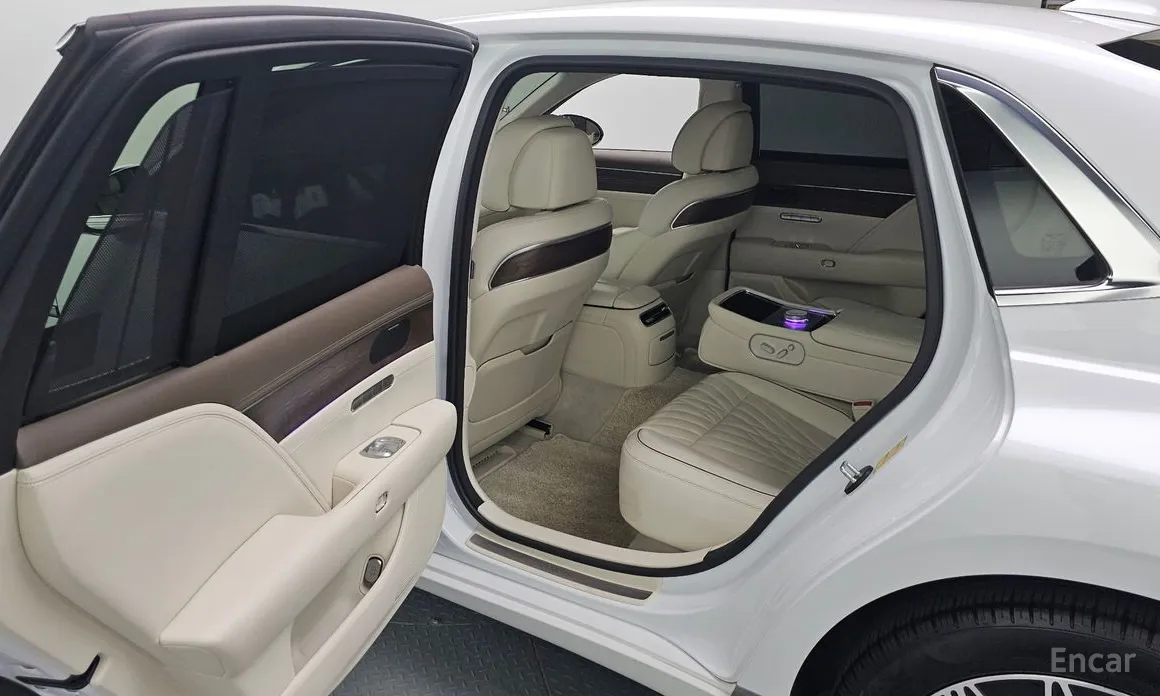 Фото 12 - Genesis G90