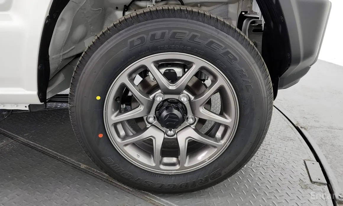 Фото 5 - Suzuki Jimny