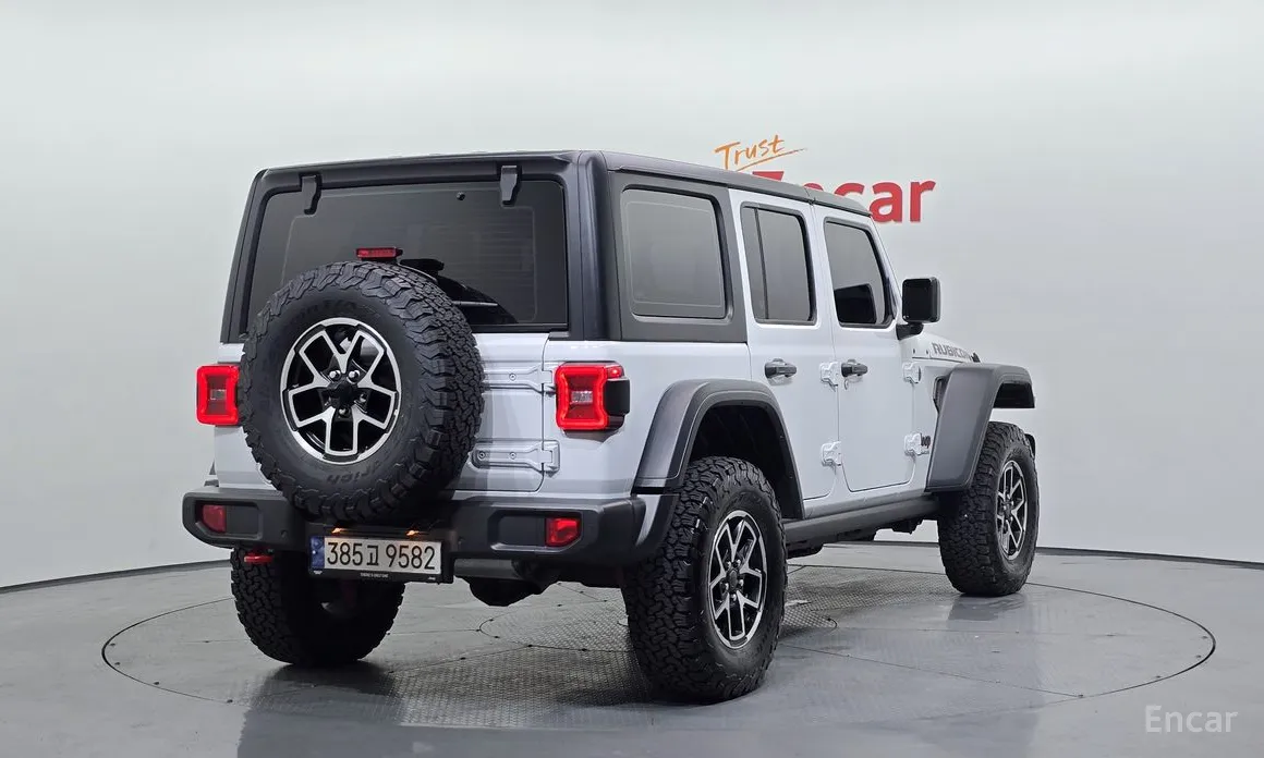 Фото 2 - Jeep Wrangler