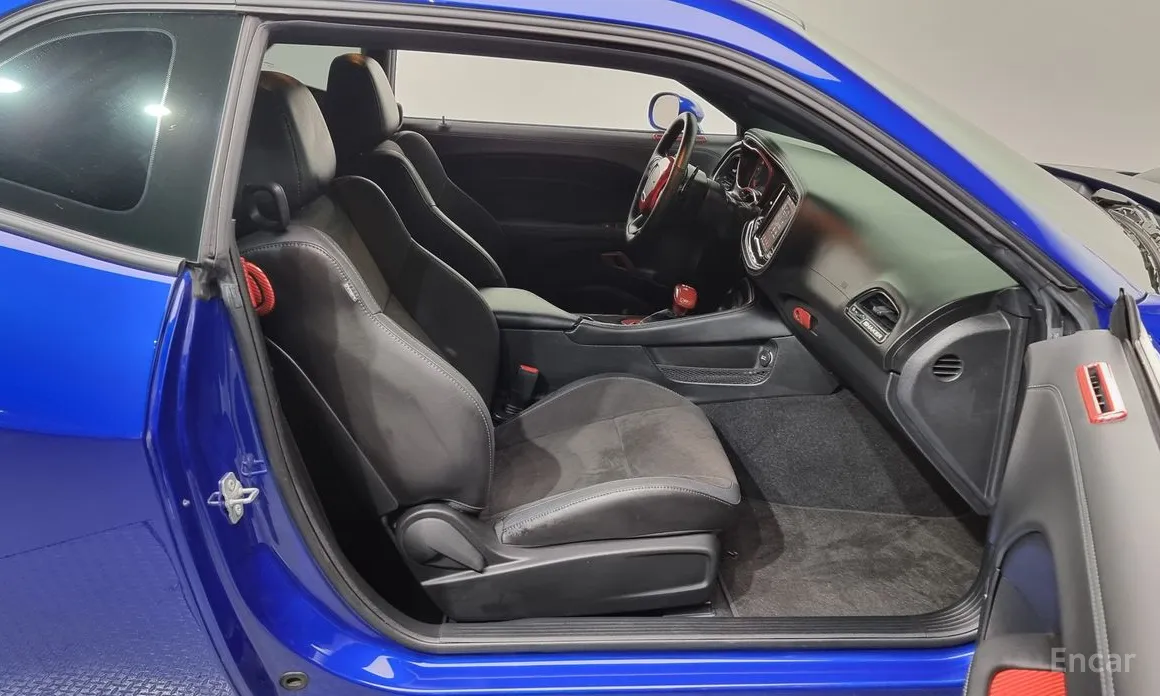 Фото 11 - Dodge Challenger