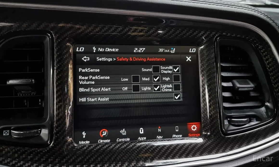 Фото 17 - Dodge Challenger