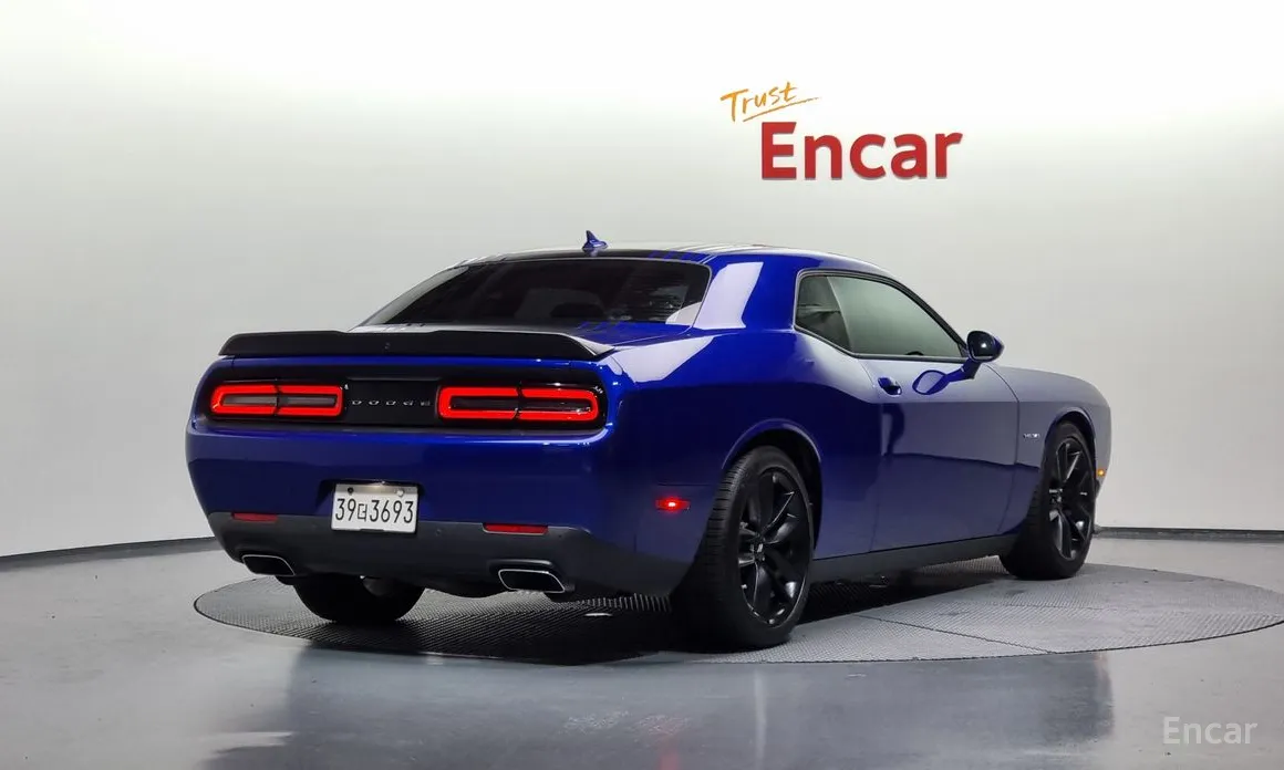 Фото 2 - Dodge Challenger