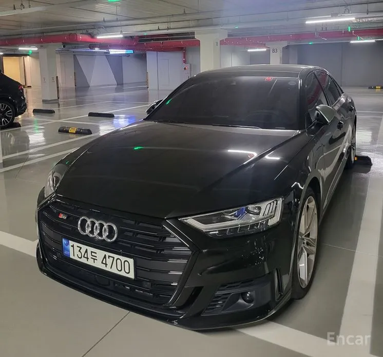 Фото 14 - Audi S8