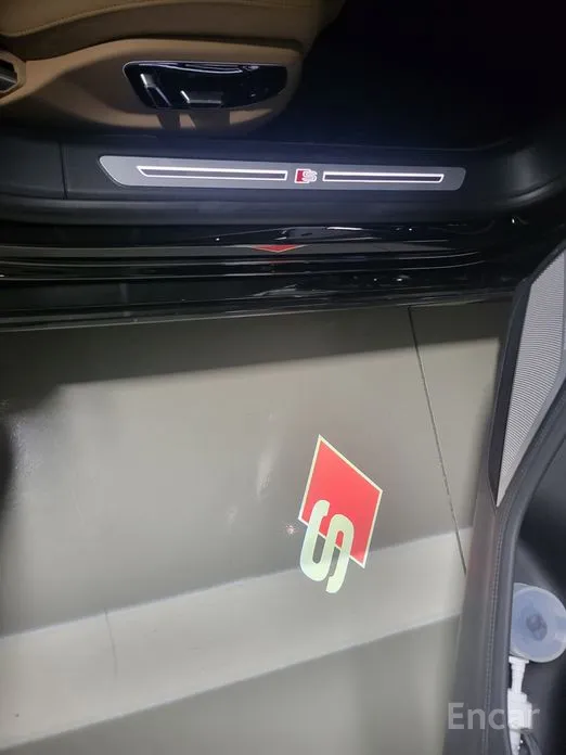 Фото 16 - Audi S8