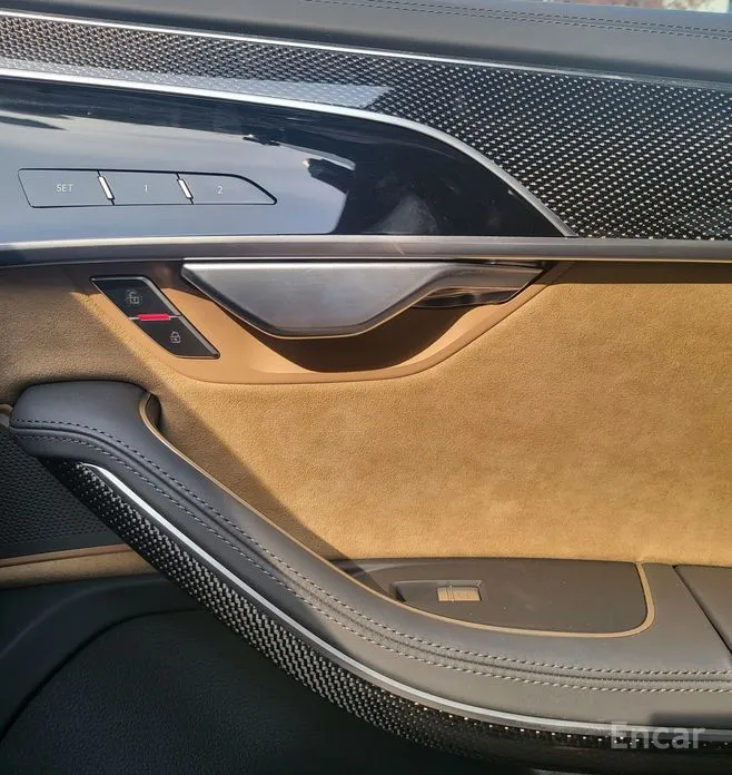 Фото 20 - Audi S8