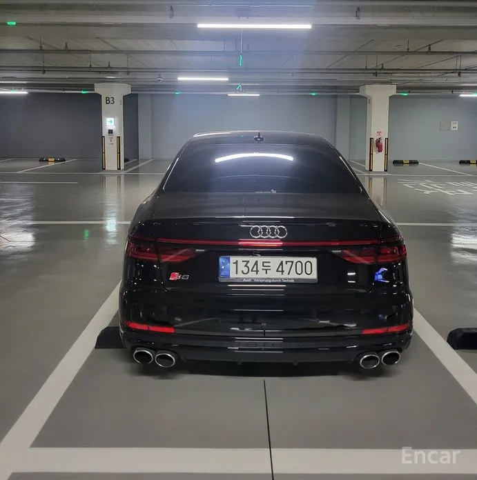 Фото 4 - Audi S8