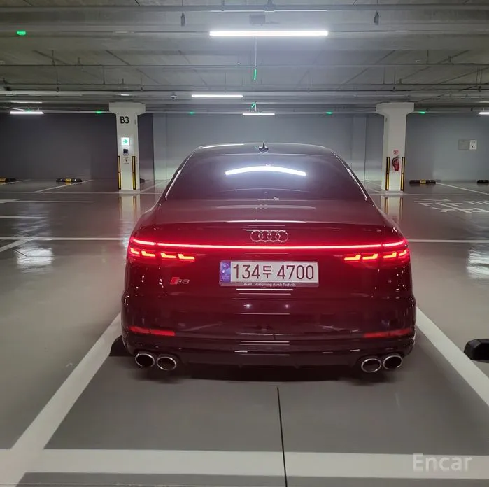 Фото 9 - Audi S8