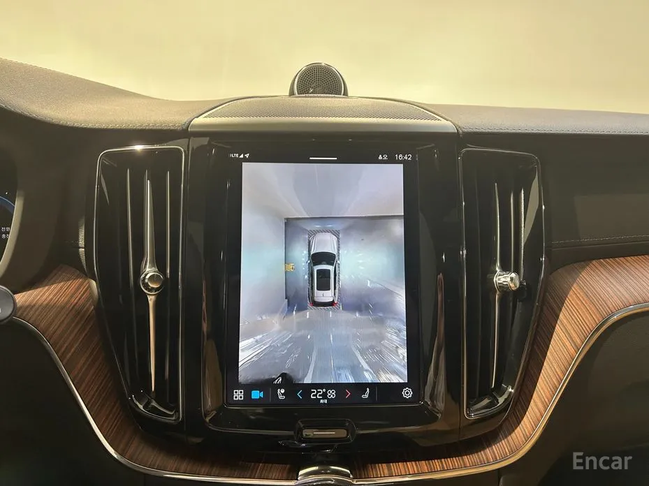 Фото 14 - Volvo XC60