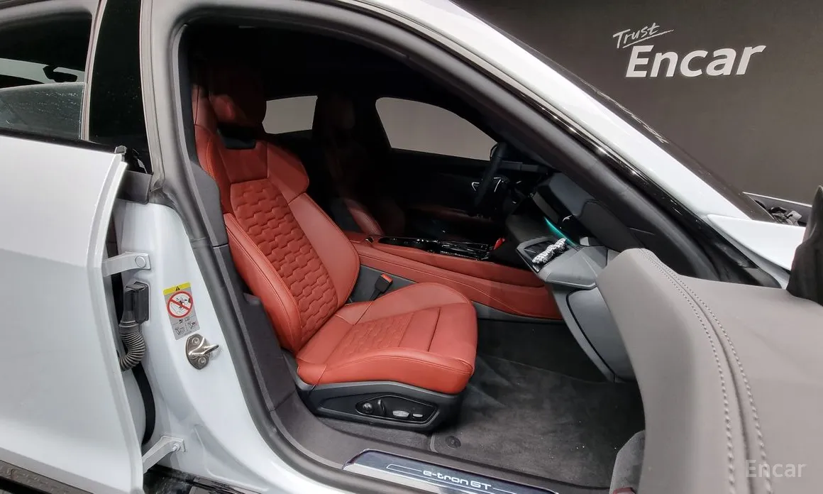 Фото 10 - Audi e-tron GT