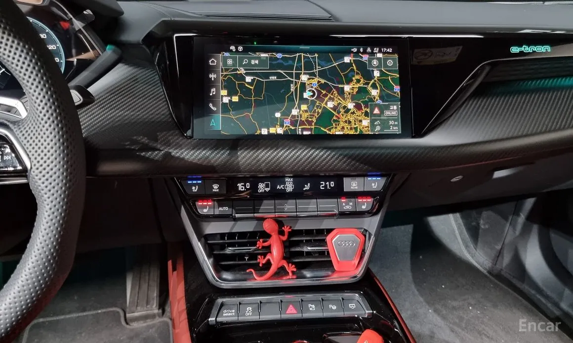 Фото 15 - Audi e-tron GT