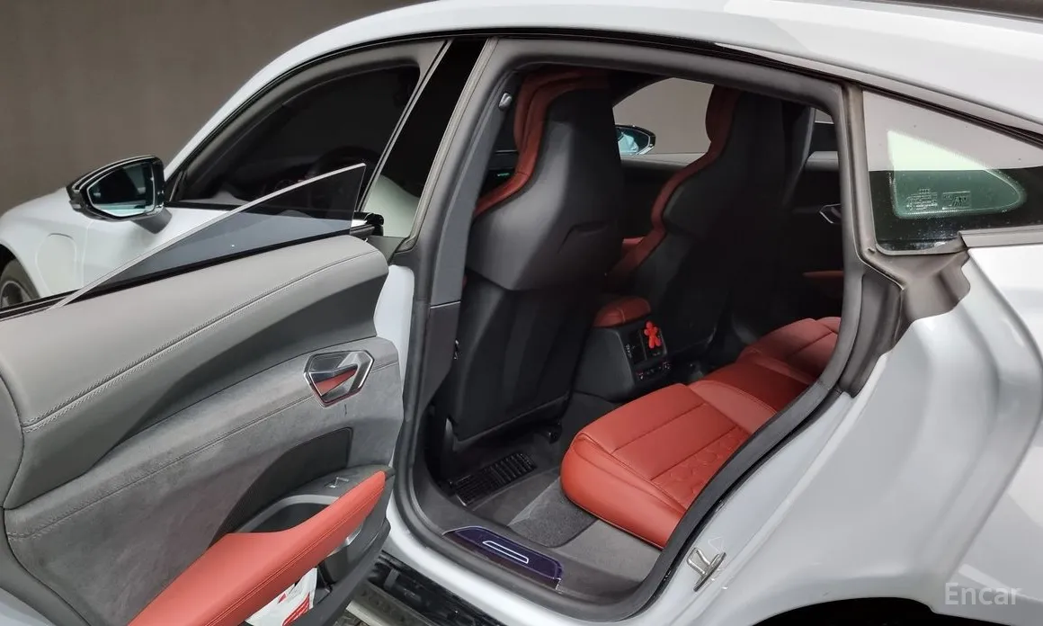 Фото 17 - Audi e-tron GT