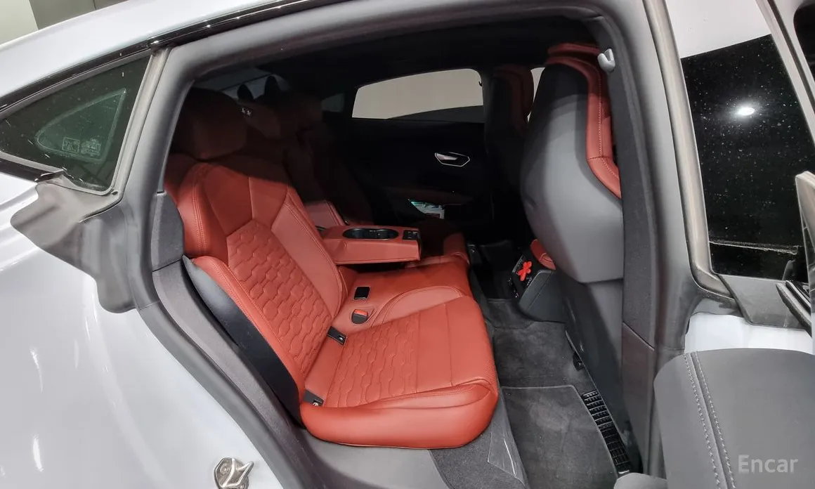 Фото 19 - Audi e-tron GT