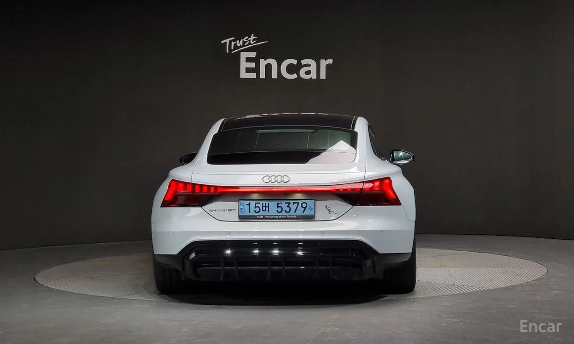 Фото 4 - Audi e-tron GT