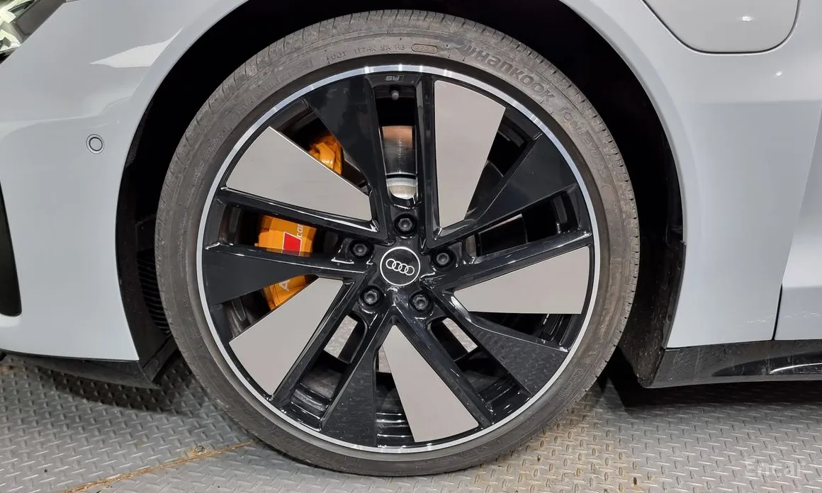 Фото 5 - Audi e-tron GT