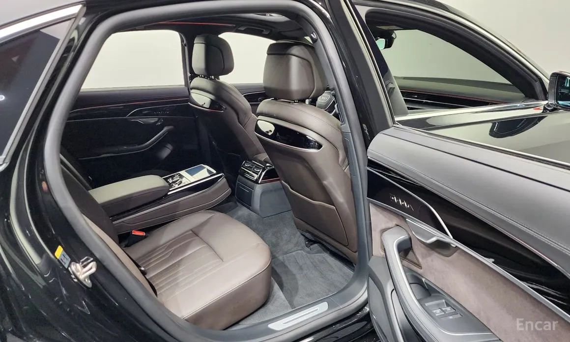 Фото 12 - Audi A8