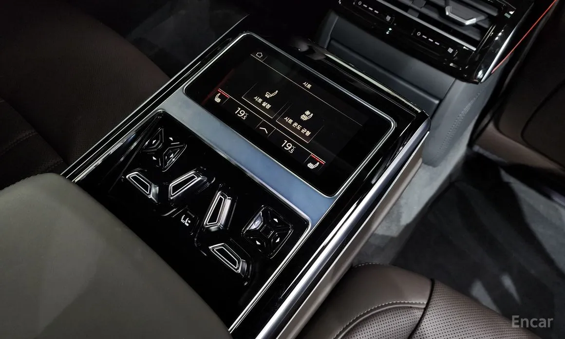 Фото 18 - Audi A8