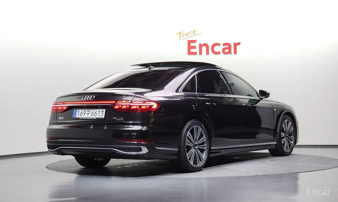 Фото 2 - Audi A8