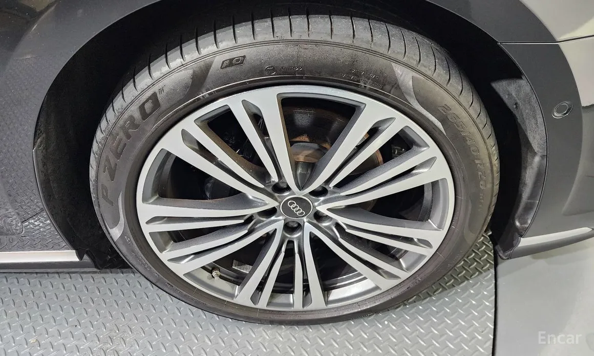 Фото 5 - Audi A8