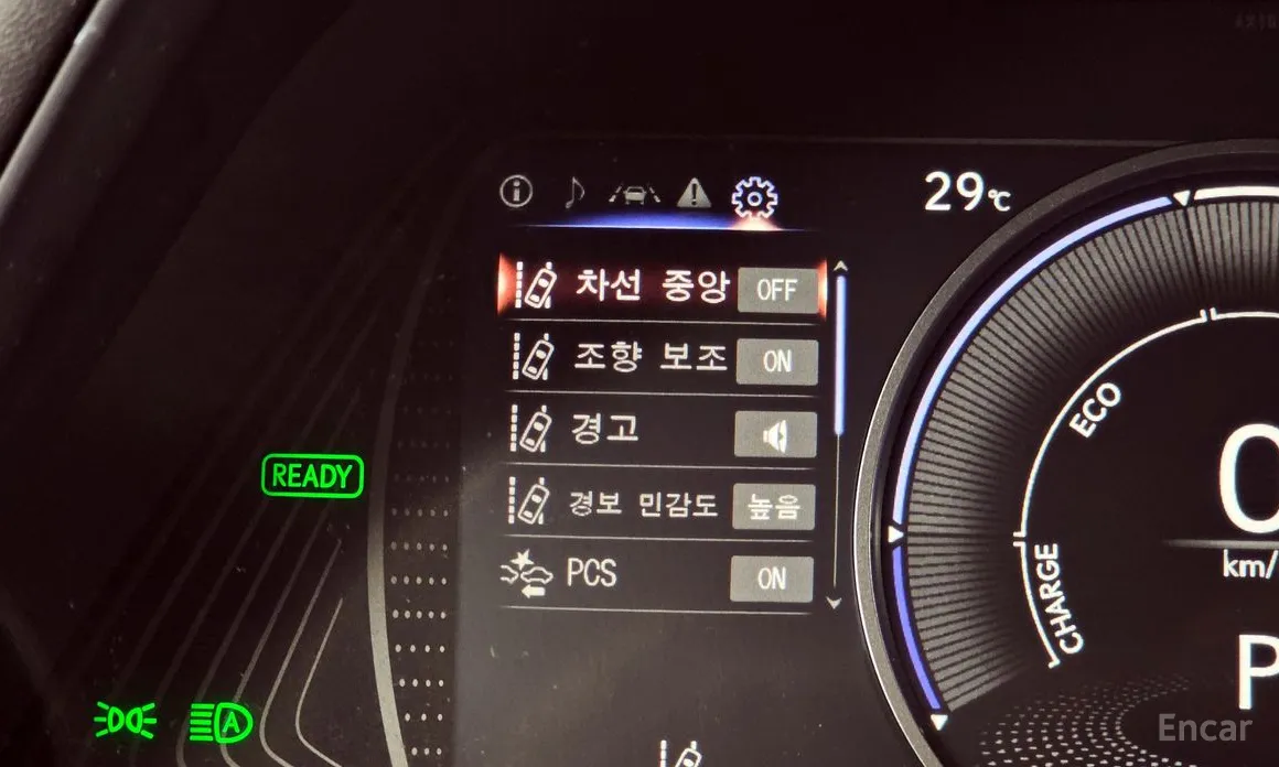 Фото 16 - Lexus UX