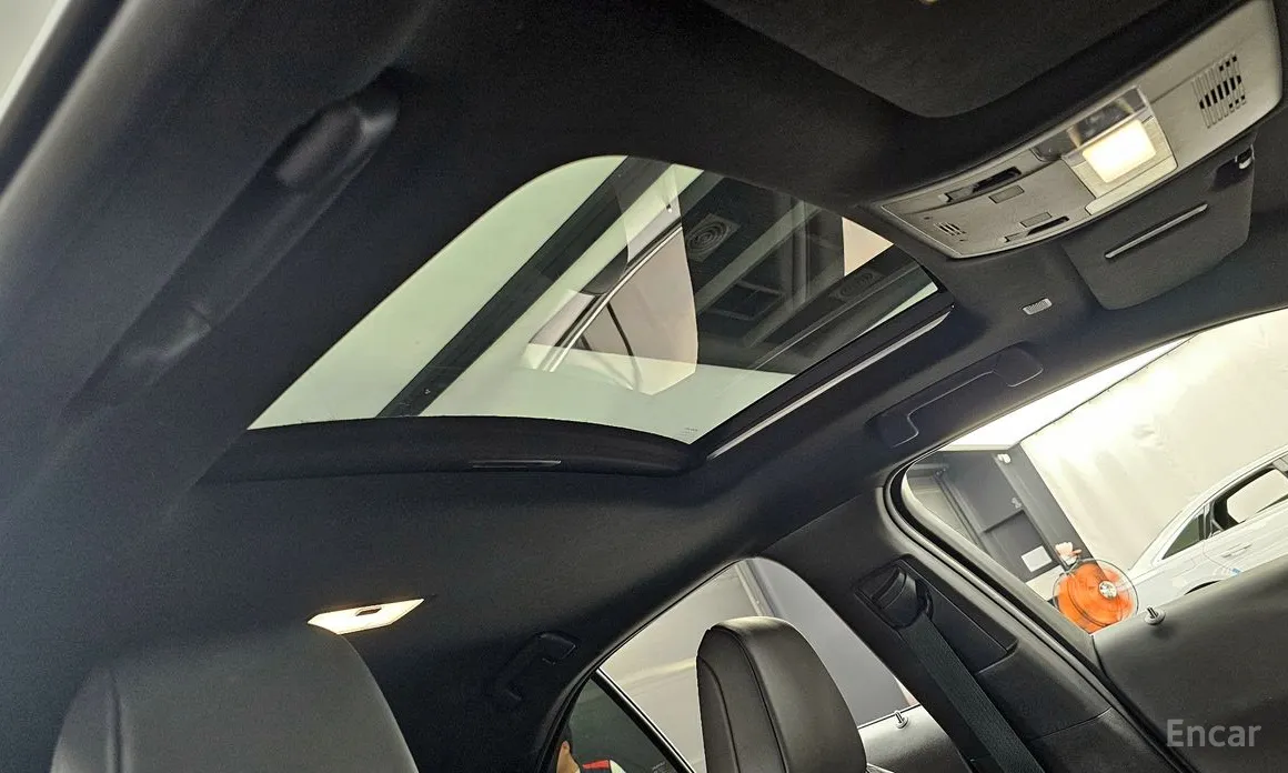 Фото 17 - Lexus UX