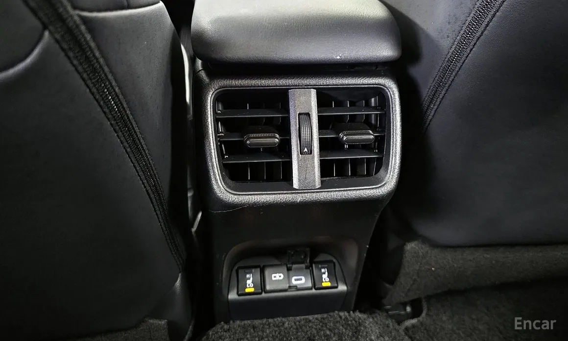 Фото 19 - Lexus UX