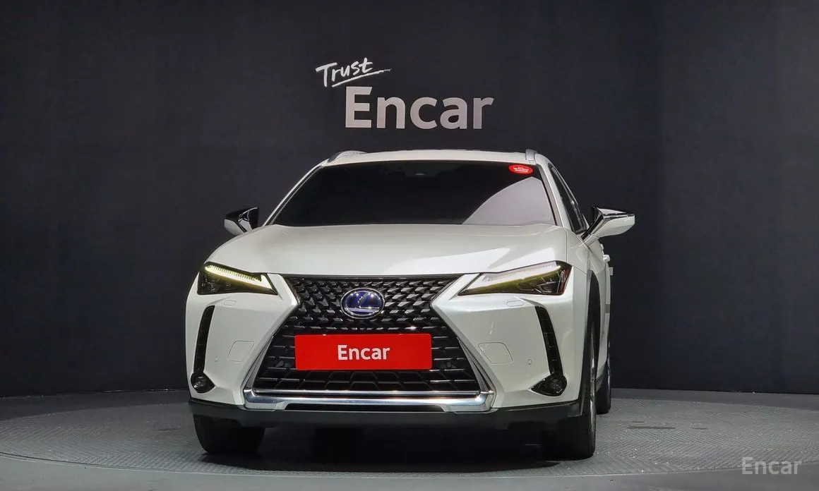 Фото 3 - Lexus UX