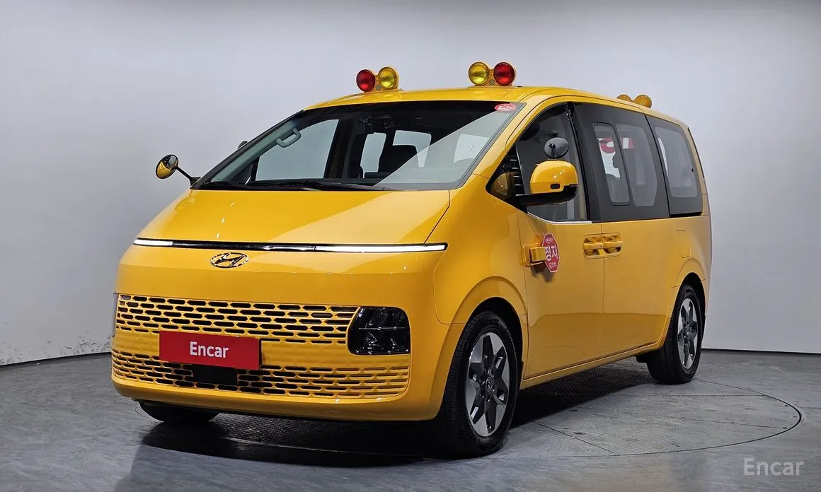 Фото 1 - Hyundai Staria