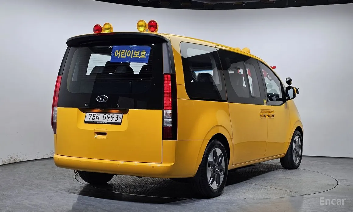 Фото 2 - Hyundai Staria