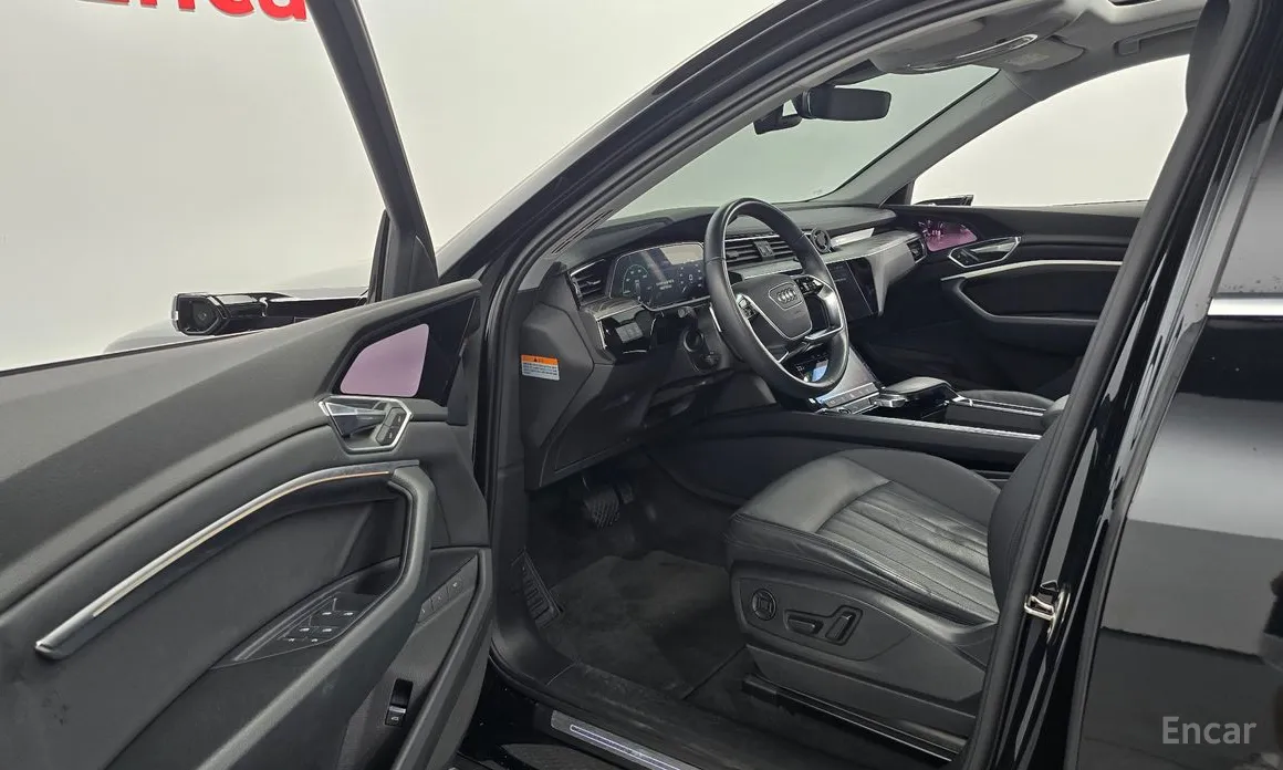 Фото 10 - Audi e-tron