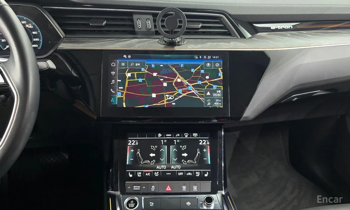 Фото 14 - Audi e-tron