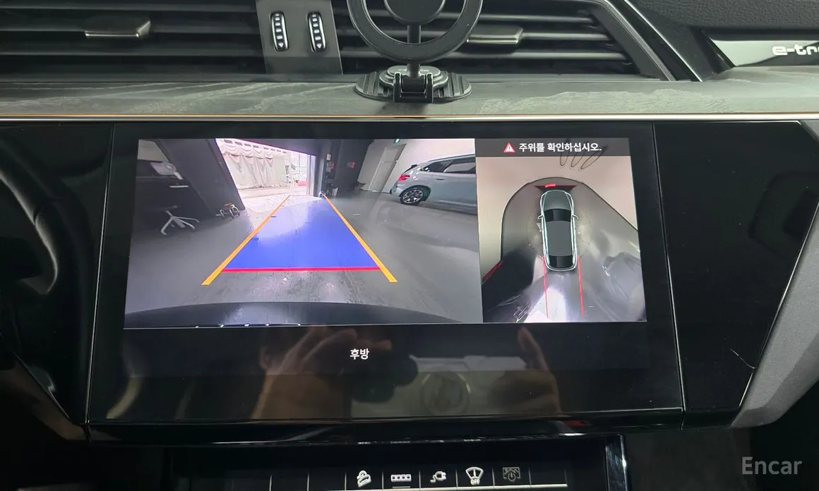 Фото 15 - Audi e-tron