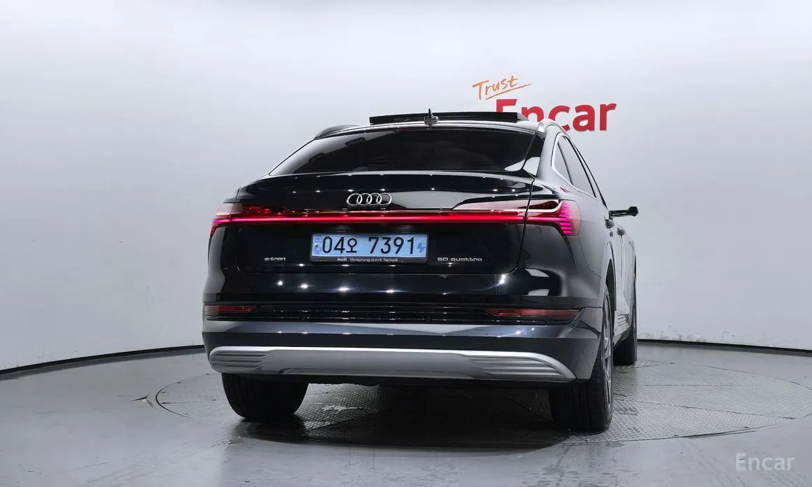 Фото 4 - Audi e-tron