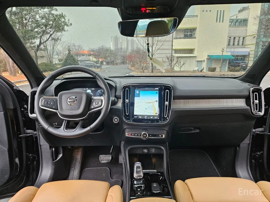 Фото 10 - Volvo XC40