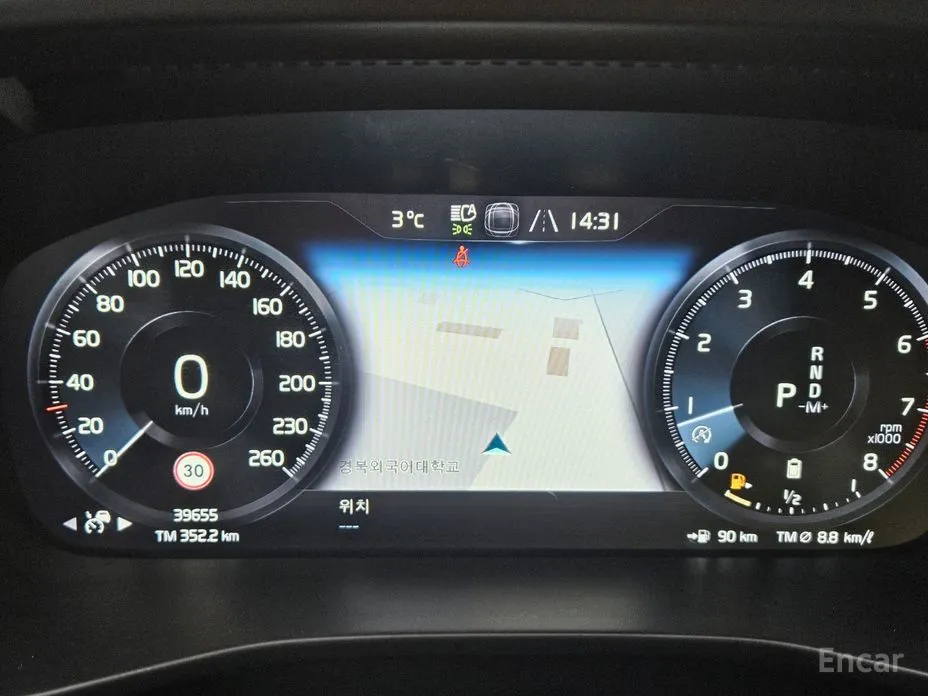 Фото 8 - Volvo XC40