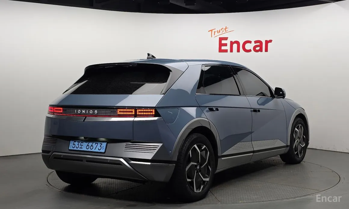 Photo 2 - Hyundai Ioniq 5