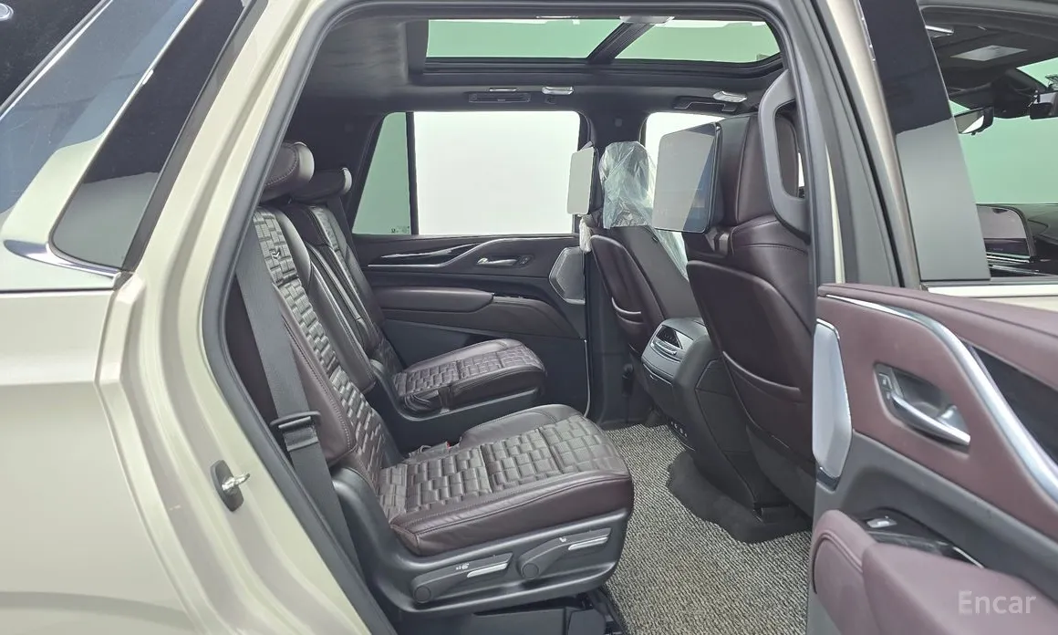 Фото 12 - Cadillac Escalade