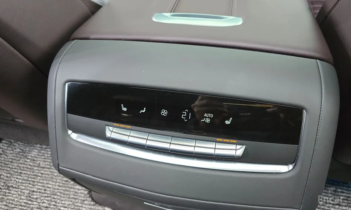 Фото 18 - Cadillac Escalade