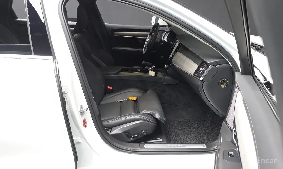 Фото 10 - Volvo S90