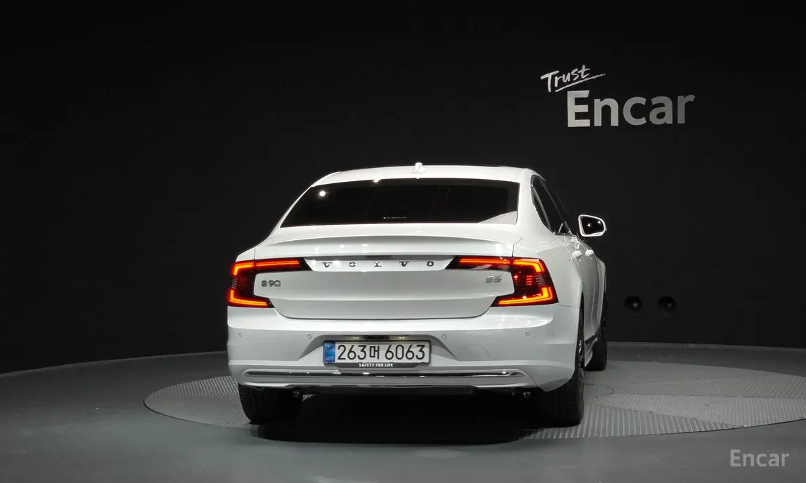 Фото 4 - Volvo S90