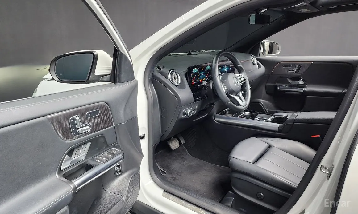 Фото 10 - Mercedes-Benz GLA-Class