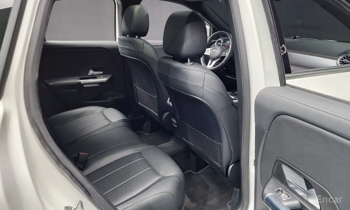 Фото 12 - Mercedes-Benz GLA-Class