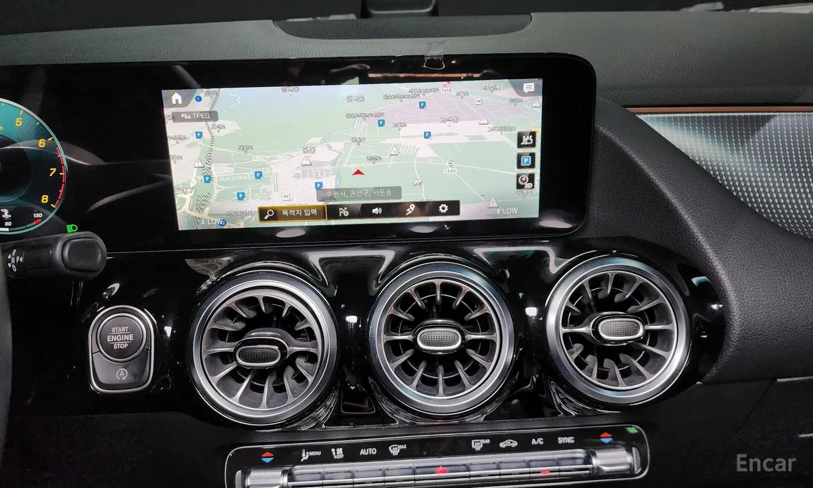 Фото 14 - Mercedes-Benz GLA-Class