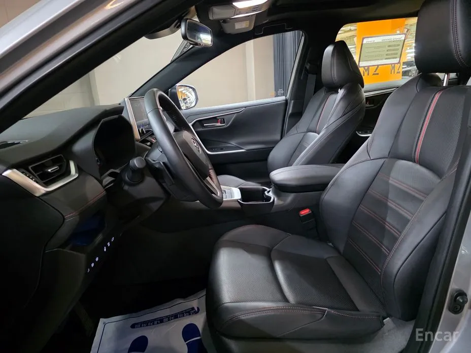 Фото 15 - Toyota RAV4