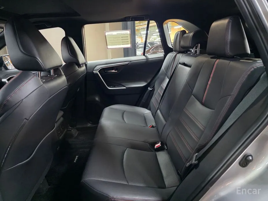 Фото 16 - Toyota RAV4