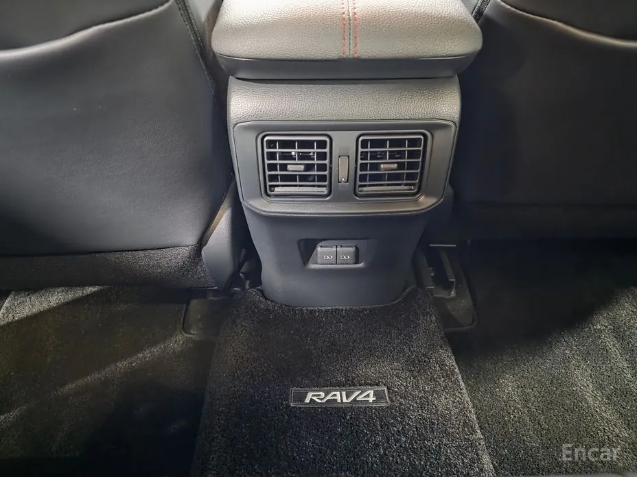 Фото 17 - Toyota RAV4
