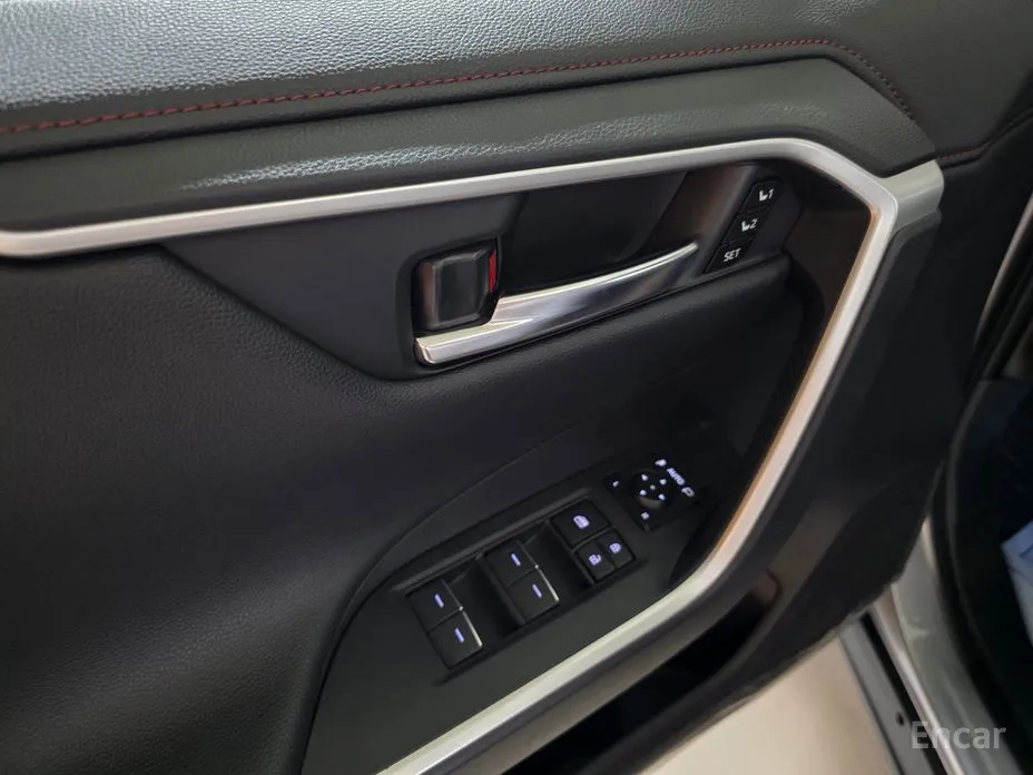 Фото 8 - Toyota RAV4